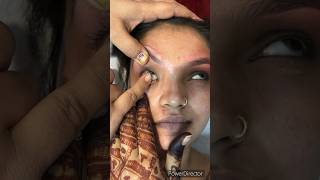 shortvideo मेकअप से पहले आंखों में लेंस लगाने का आसान तरीकाhow to apply contact lenseseyelenses [upl. by Donahue]