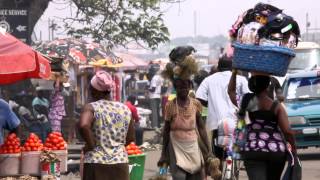 Head Porters Become Businesswomen in Accras Slums [upl. by Anisirhc]