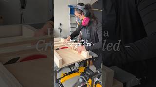 How to use a Cross Cut Sled [upl. by Catie219]