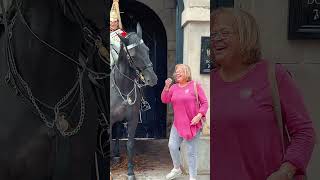 horse buckinghampalace royalhorseguard tourist equestrian londonhorseshow horseguard [upl. by Ymmij]