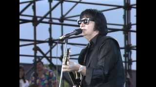 Roy Orbison  Crying Live at Farm Aid 1985 [upl. by Hazlip]