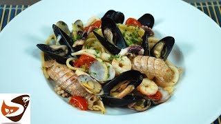 Spaghetti allo scoglio velocissimi con frutti di mare e crostacei – Ricette primi piatti [upl. by Gladine]