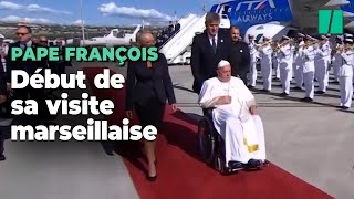 Visite du pape François à Marseille  les images de son arrivée et de l’accueil d’Élisabeth Borne [upl. by Anelak]