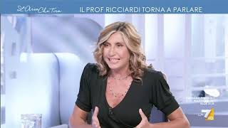 Myrta Merlino in piedi ad accogliere Walter Ricciardi che torna in TV quotIo laspetto da mesi [upl. by Metcalf]