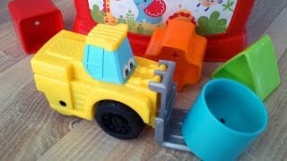 Les jouets du Petit Monde  Trier les formes avec le tracteur [upl. by Wappes504]