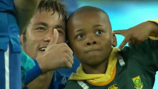 Neymar prend des photos avec le mini streaker South Africa vs Brazil 05 [upl. by Findley]