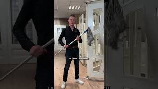 Schoonmaken met een dweil Niet voor deze deur gigantisch schoonmaaktip cc gavincleany [upl. by Serene]