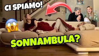 CI RIPRENDIAMO MENTRE DORMIAMO SUL DIVANO 😱 SARA E SONNAMBULA [upl. by Novelia]