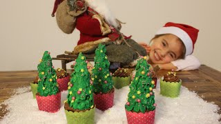 Lebkuchenmuffins mit süßem Tannenbaum   Sallys Welt [upl. by Aeirdna]