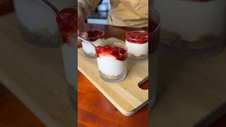 Cheesecake de Frutillas en vasitos shorts [upl. by Krakow]