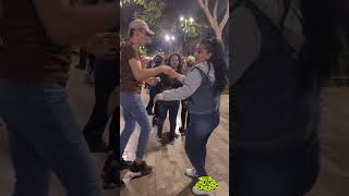 BAILANDO LA VIDA ES MEJOR 🔥 salsa bailesonidero baile soniderosbailandocumbia soniderosbailando [upl. by Enecnarf]