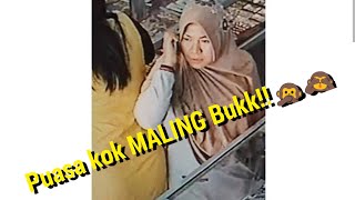 Parah  Maling 13 Gram Emas di Bulan Puasa Ibu ini Terekam CCTV [upl. by Dlaniger231]