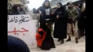 Al Qaeda ejecuta en plena calle a mujer en Siria [upl. by Nwahsel768]