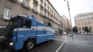 Coronavirus la polizia sanifica Napoli idranti nelle strade con 8mila litri di acqua [upl. by Nnairac]