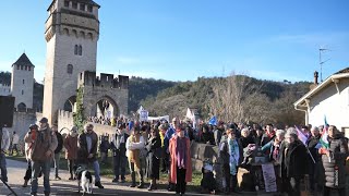 Chaîne Ruraletvfr Manif à Cahors contre la loi préférence nationale Macron FN LR [upl. by Mccready]