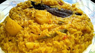 মুগ ডালের নিরামিষ খিচুড়ি। siddho chaler khichuri।bengali moong dal khichdi [upl. by Jacqui]