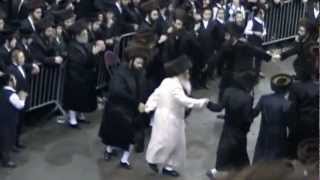 Satmar Wedding 10172012 Rebbas Mitzvah Tanz [upl. by Hardigg]