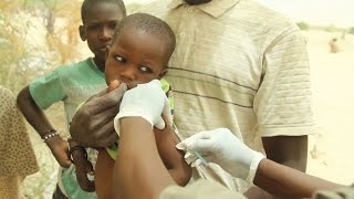 Campagne de vaccination contre la rougeole pour les enfants nigérians [upl. by Dannye736]