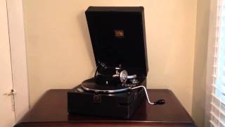 HMV 102 Portable Gramophone circa 1931 with HMV 5B soundbox [upl. by Yusem734]