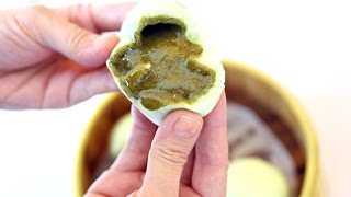 DanielFoodDiary  Crystal Jade Prestige Matcha Liu Sha Bao [upl. by Anid646]