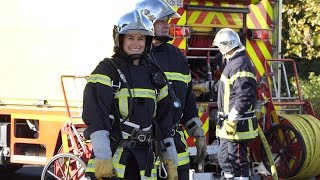 Pompiers  des femmes volontaires [upl. by Otecina160]