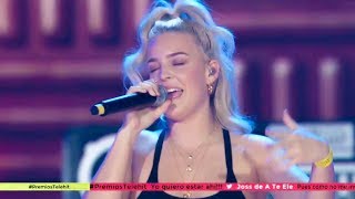 Piso 21 quotBesandotequot feat Anne Marie LIVE at Premios Telehit 2017 [upl. by Yordan]