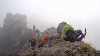 Une folle compétition de parapente et d’alpinisme en haute montagne [upl. by Nyvek266]