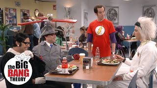 Howards Sheldon Costume  The Big Bang Theory [upl. by Zolly]