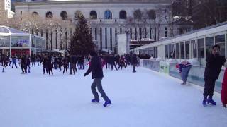 Patinaje sobre hielo en el Bryant Park [upl. by Oibesue]