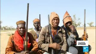 Mali  les habitants forment des milices contre les djihadistes [upl. by Aneerb]