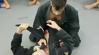 POSIÇÕES DE JIUJITSU  Duas finalizações de lapela  Manivela e Armlock [upl. by Jose]