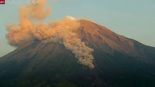 In 4K The Christmas Day pyroclastic flow at Semeru Volcano Dec 25 2023 [upl. by Letsyrk]