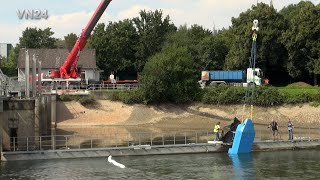 22082023  VN24  Arbeitsboot versinkt in der Ruhr  Bergung mit über 55 Meter Kranauslage [upl. by Nyrahs]