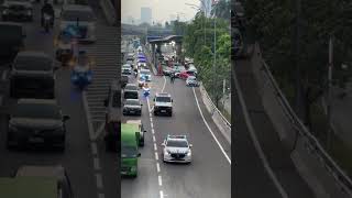 Presiden Prabowo Melintas di Jalan tol Jakarta prabowosubianto indonesia [upl. by Ahsinehs]