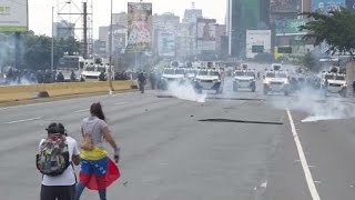 Marcha de oposición y chavistas en Venezuela deja tres muertos [upl. by Pennington]