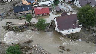 Hochwasserschäden in Polen Brücke weggerissen amp Straße auf 1 Kilometer abgebrochen [upl. by Atikat]