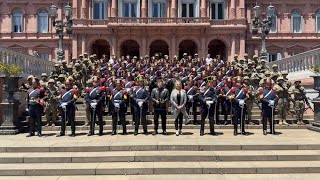 MILEI saludó uno a uno a los Granaderos luego de compartir un almuerzo con el Escuadrón Ayacucho [upl. by Candace]