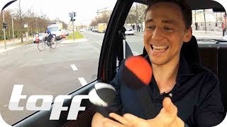 Tom Hiddleston Bonus Scenes Jonglieren  Juggling in Berlin  Stars In Cars  taff [upl. by Lihcox]