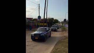 MAGARI ANAYOMILIKI DIAMOND ROLLS ROYCEESCERADE KWENYE MSAFARA [upl. by Arhez]