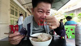 Ramen Noodle soup street food phnom penh cambodia [upl. by Leatrice]