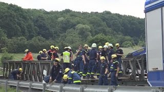 THW baute provisorische KruppDBrücke nach Unwetter in WachtbergAdendorf 120616 [upl. by Airal]