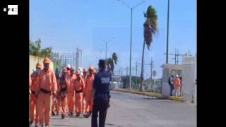 Un incendio en una refinería de Pemex deja ocho heridos [upl. by Alwyn89]