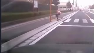 Crosswalk etiquette Japan vs USA [upl. by Allcot]