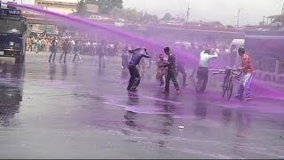 Manifestação em Caxemira dispersa pela polícia [upl. by Kahler570]