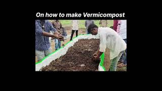 Providing Training to farmers on how to make Vermicompost in Vermicompost Bed farming agriculture [upl. by Amarillis850]