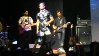 EMIS KILLA  SCORDARMI CHI ERO LIVE ALCATRAZ [upl. by Eleda]