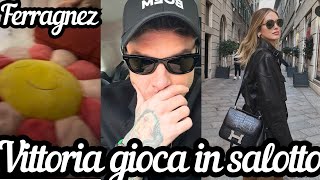 VITTORIA gioca con lo scivolo in salotto  CHIARA FERRAGNI a Milano [upl. by Assiram]