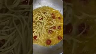 Spaghetti con granchio vongole e gamberoni di Peppe di Napoli [upl. by Anchie864]