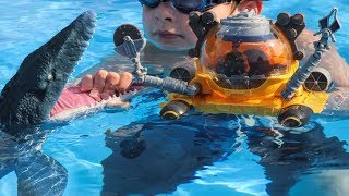 Jurassic World Fallen Kingdom toy Mosasaurus and Matchbox Deep Dive Submarine in the pool Dominion [upl. by Maddy]