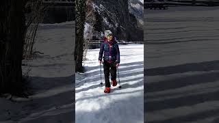 Balade en raquettes dans les vallées de montagne randonnée hiver [upl. by Llecrad]